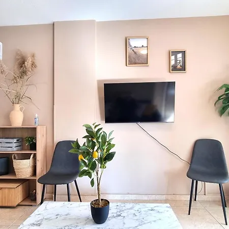 דירה 5 Min Walk To Beach, Perfect Seaside Escape לרנקה