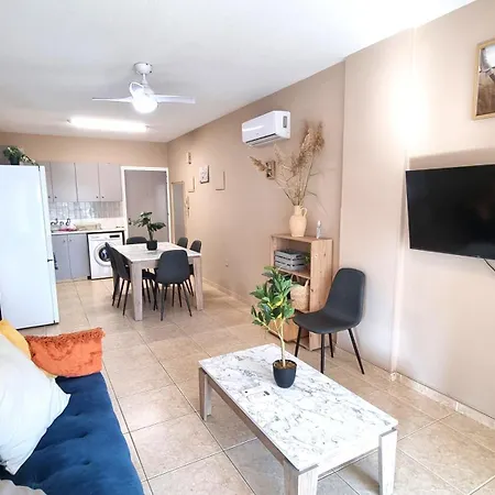 5 Min Walk To Beach, Perfect Seaside Escape *