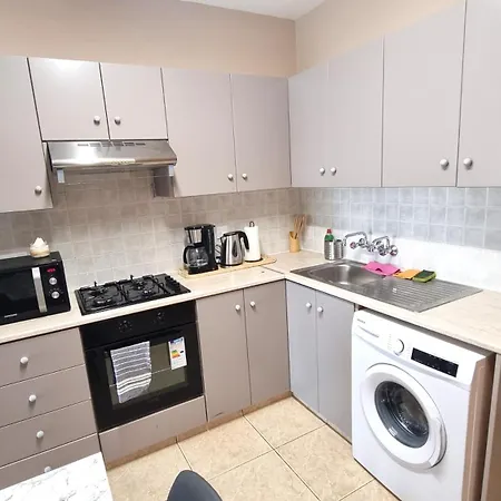 5 Min Walk To Beach, Perfect Seaside Escape לרנקה