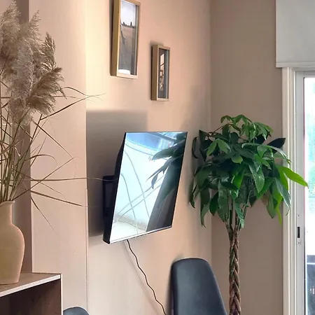 5 Min Walk To Beach, Perfect Seaside Escape Larnaca