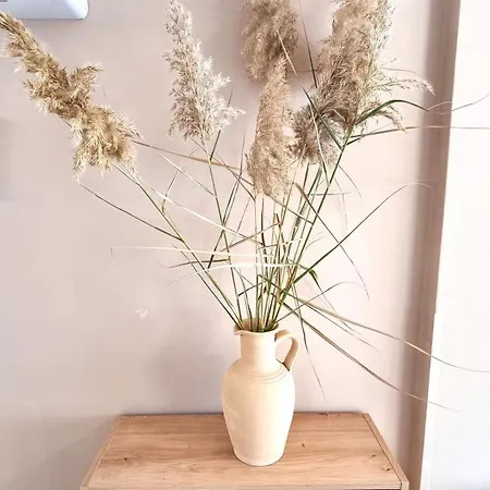 Apartment 5 Min Walk To Beach, Perfect Seaside Escape