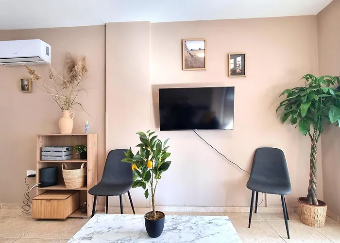 דירה 5 Min Walk To Beach, Perfect Seaside Escape לרנקה