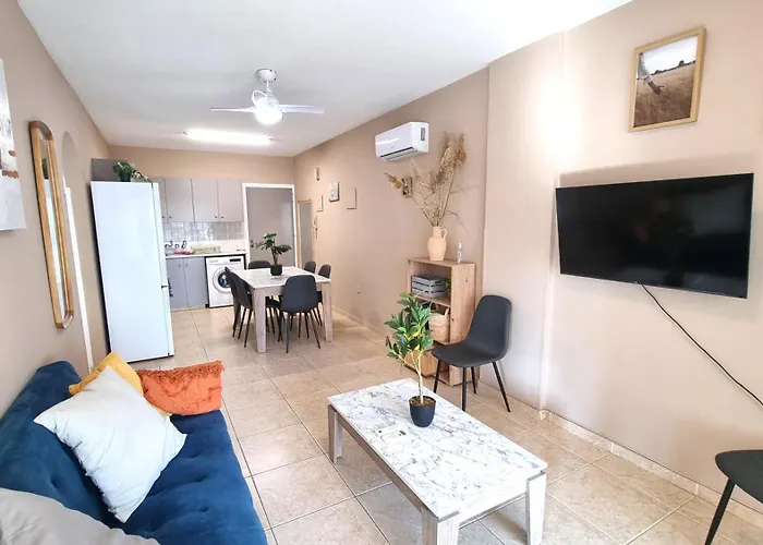 5 Min Walk To Beach, Perfect Seaside Escape *