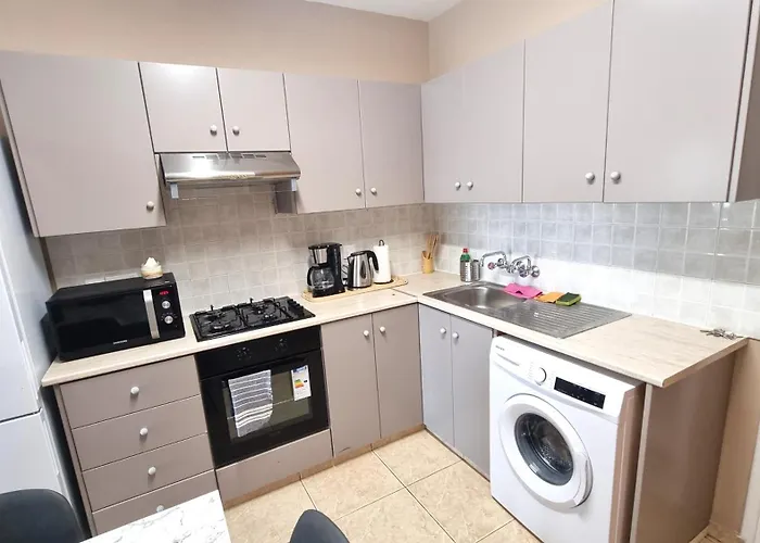 5 Min Walk To Beach, Perfect Seaside Escape Ларнака