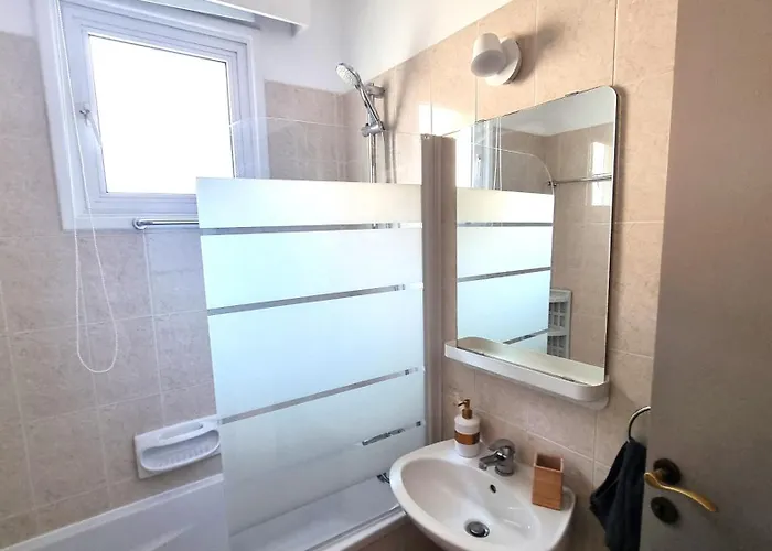 5 Min Walk To Beach, Perfect Seaside Escape Апартаменты *