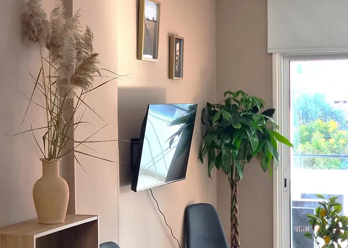 5 Min Walk To Beach, Perfect Seaside Escape לרנקה